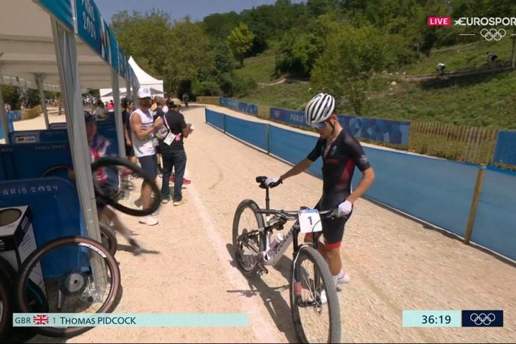 Disaster for Tom Pidcock in Olympic mountain bike as Brit suffers puncture  and desperately slow change | CyclingUpToDate.com