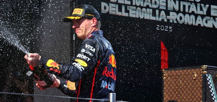 Verstappen célèbre sa deuxième victoire de la saison au Grand Prix d'Emilie-Romagne