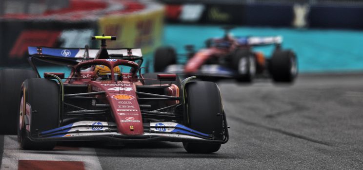 Ferrari no pudo respaldar el P3 de Hamilton en la carrera sprint, con él y Leclerc muy detrás del resto de la parrilla