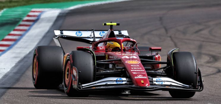 La première arrivée de Hamilton dans le top cinq a eu lieu au Grand Prix d'Emilie-Romagne alors que le Britannique se trouve en P6 dans le championnat des pilotes avec 71 points.