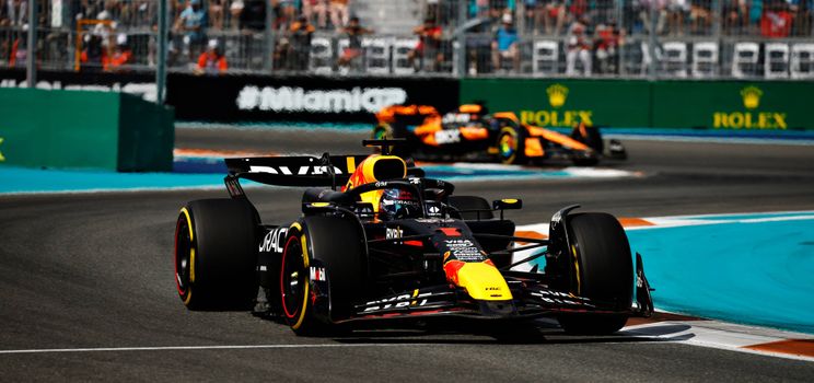 Max Verstappen en Oscar Piastri tijdens GP Miami 2024