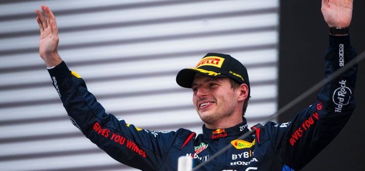 Max Verstappen celebra sua vitória em Imola