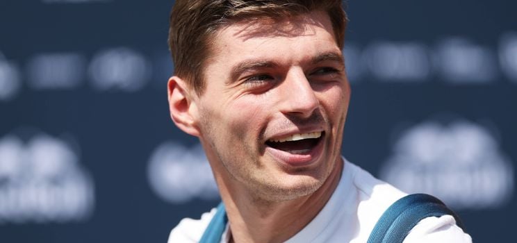 verstappen lachend in imola