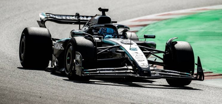 Russell prueba los neumáticos Pirelli 2026 en el Mercedes AMG W15 en el Circuit de Barcelona-Catalunya. Fuente: Pirelli.