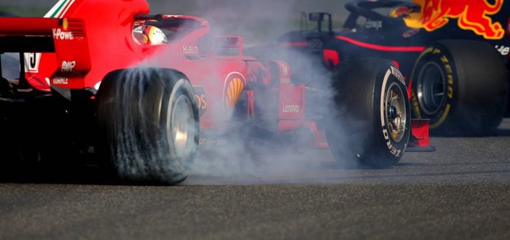 Max Verstappen et Sebastian Vettel dans un incident pendant le GP de Chine en 2018