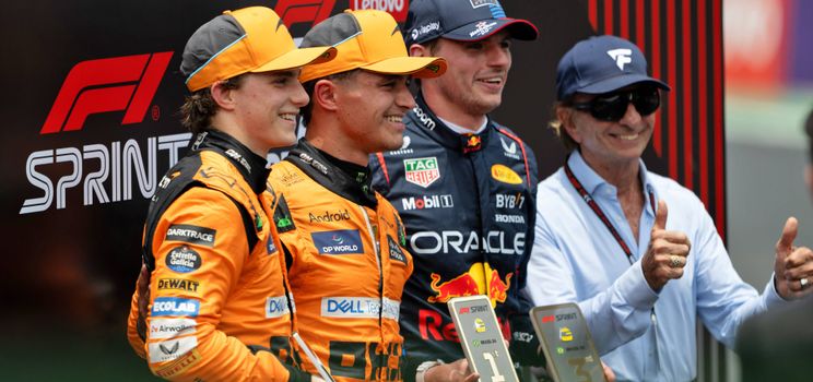 Emerson Fittipaldi avec Oscar Piastri, Lando Norris et Max Verstappen