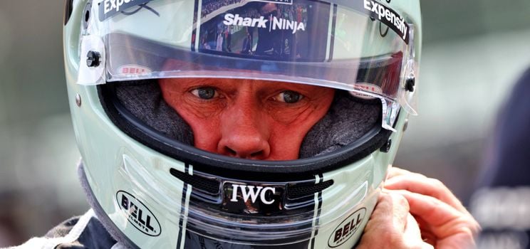 brad pitt on set for f1 movie