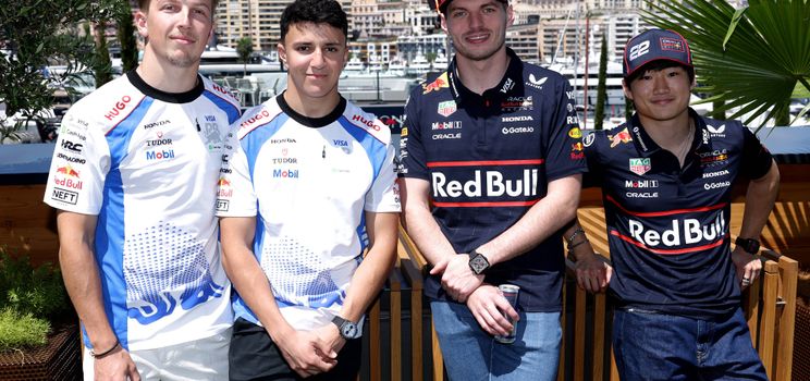Max Verstappen con Yuki Tsunoda, Liam Lawson e Isack Hadjar en el Gran Premio de Mónaco.