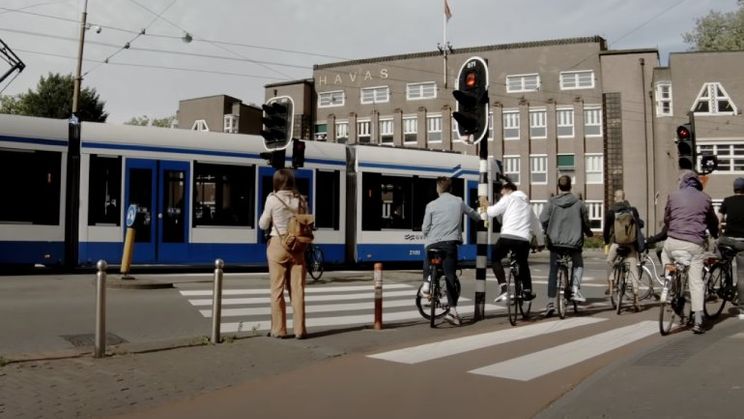 Waarom je in Nederland minder tijd kwijt bent met wachten voor verkeerslichten
