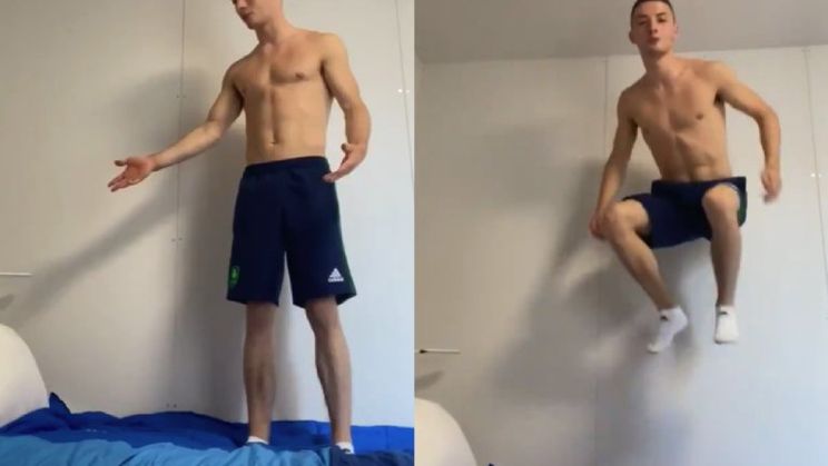 Ierse turner Rhys McClenaghan test het "anti seks bed" van de Olympische Zomerspelen