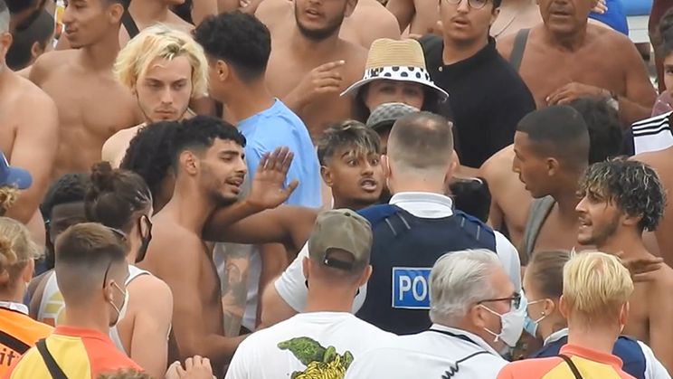 Bakje popcorn erbij en kijken naar de amokmakers van het Belgische Blankenberge