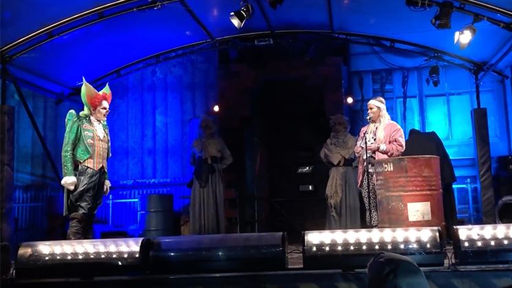 Eddie de Clown kan nog steeds lekker grof uit de hoek komen