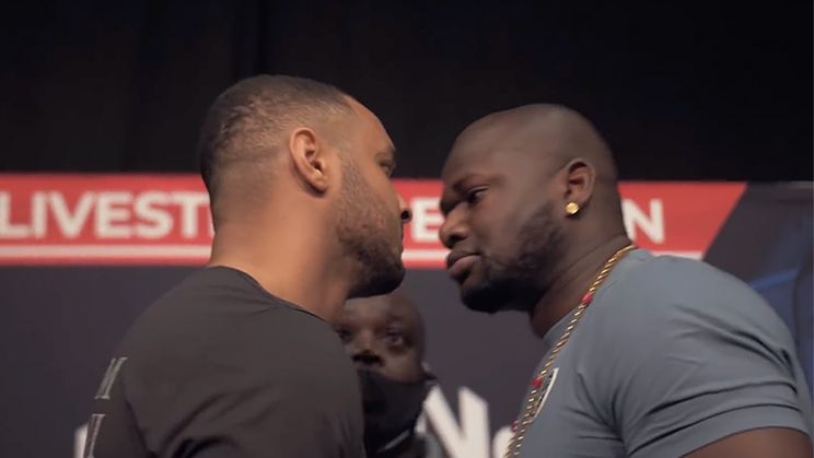 Klein kopstootje tijdens weging van Boxing Influencers