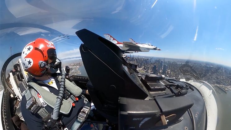 Straaljagerporno: De Blue Angels en Thunderbirds vliegen samen over New York