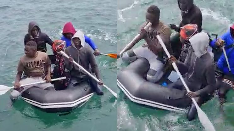 Urkse vissers treffen vluchtelingen in rubberbootje aan in de Noordzee