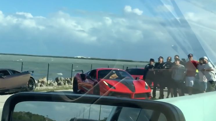 Rich Kids uit Miami blokkeren weg naar Florida Keys om foto's te nemen