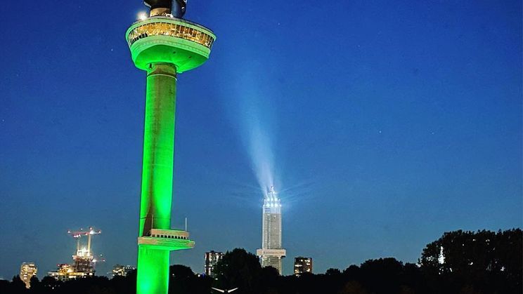 Livestream De Zalmhaven viert bereiken hoogste punt met spectaculaire lichtshow