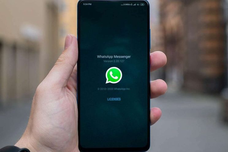 Are you going from WhatsApp to Signal or Telegram?  This app notifies your contacts