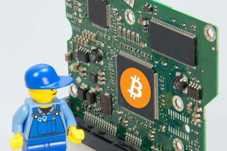 Grote Chinese Bitcoin (BTC) miners verlaten Iran wegens onrust