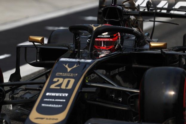 Haas zonder controversieel herten-logo van Rich Energy in Canada