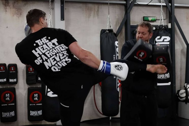 Rico Verhoeven overleeft dodelijke trappen Ben Saddik niet - einde carrière?