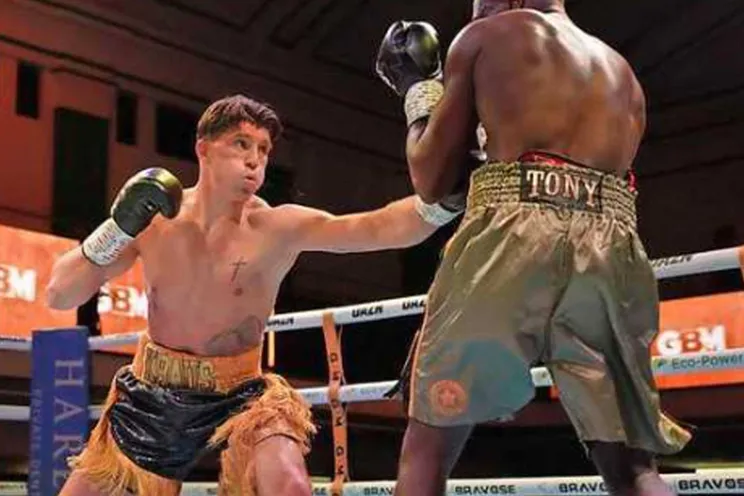Knock-out alarm! Willy Kyakonye in titelgevecht bij openlucht boksspektakel Utrecht