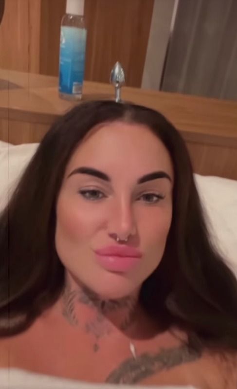 Temptation Island-ster Rosanna Voorwald vergeet opvallend item weg te halen op selfie