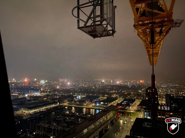 Illegale klimmer in kraan legt vast dat vuurwerkverbod Amsterdam niet heeft geholpen