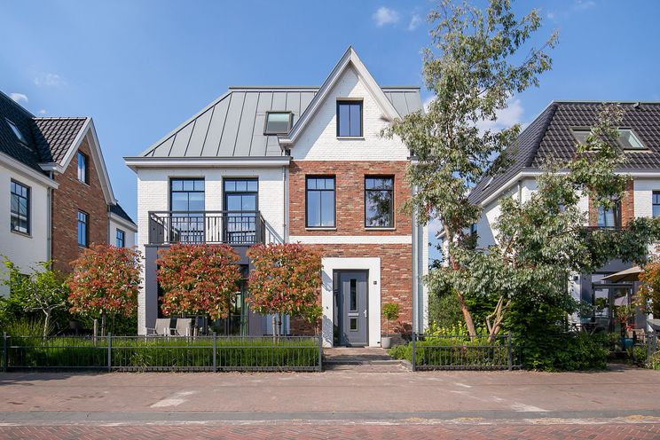 Roddelen over BN'ers loont: Yvonne Coldeweijer koopt huis van bijna 1.2 miljoen Euro in Muiden