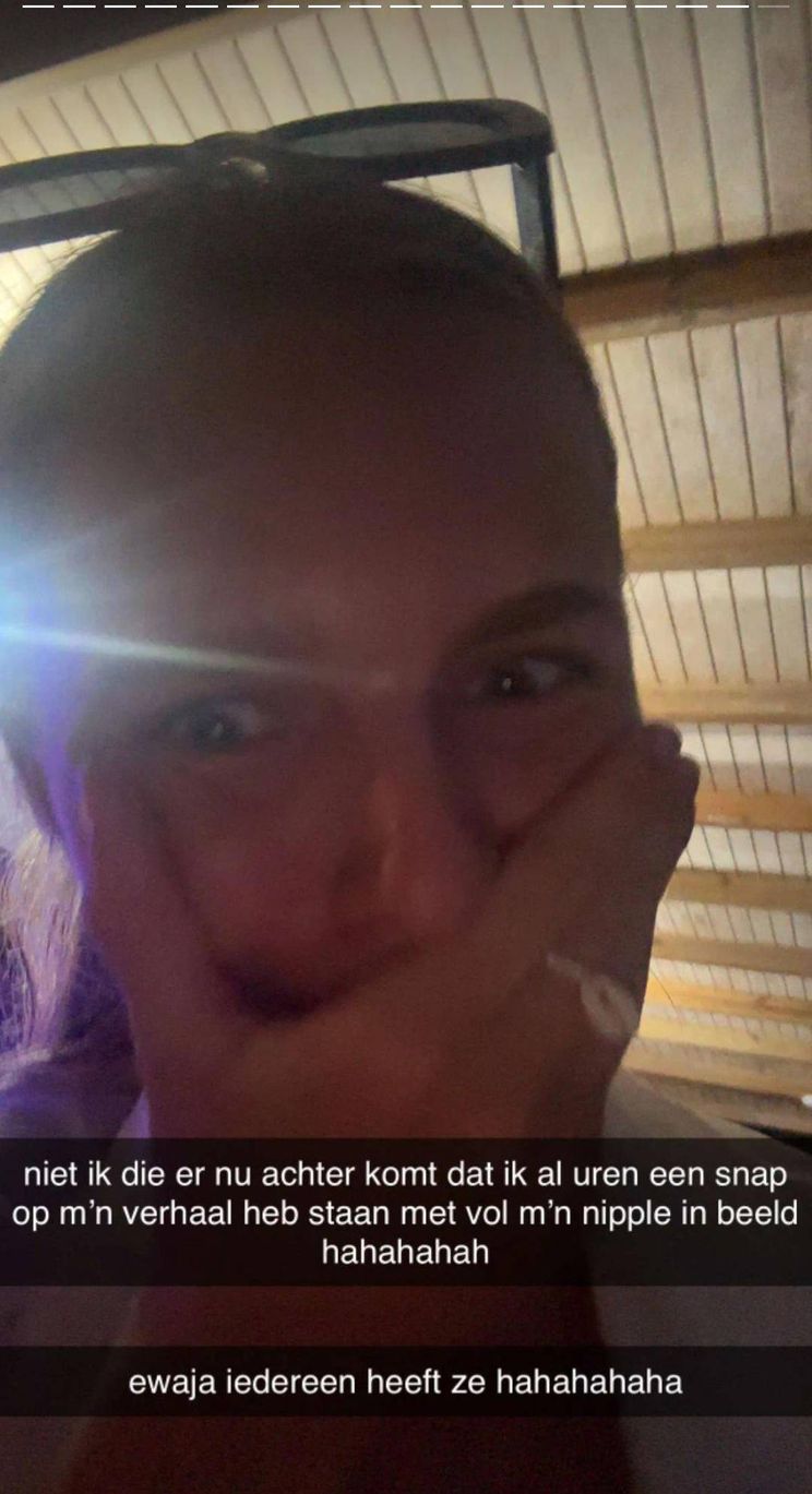 picture vk influencer lies zhara laat per ongeluk net te veel zien op snapchat 00