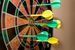 De evolutie van darts: van pijltjes gooien in de kroeg naar professionele sport