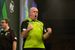 WK Darts: Van Gerwen houdt storm van Rydz af en gooit zichzelf na thriller naar de halve finale