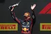 Ondertussen in F1 | Verstappen pronkt met nieuwe helm samen met Martin Garrix