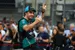 Ondertussen in F1 | Alonso reageert online met legendarische sneer op de FOM