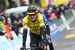 🎥 Ongelofelijke pech voor Gesink en Visma | Lease a Bike: einde Giro voor Nederlander door breuk in hand