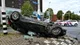 Politieauto slaat over de kop bij wilde achtervolging in Tilburg, verdachte blijkt oude bekende van politie