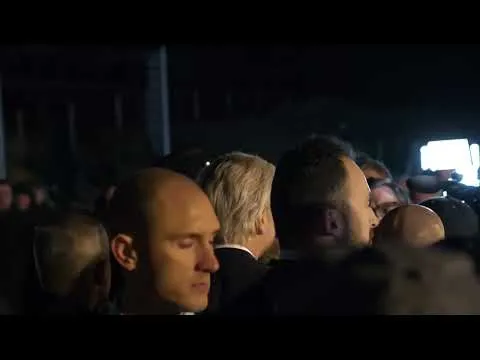 Filmpje! Woeste bewoners en Geert Wilders tegen ridicule opvangplannen voor gelukszoekers in Kijkduin