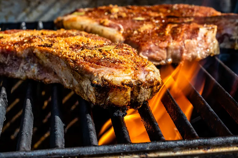bbq steaks on the grill 4579414 1920 pixabay