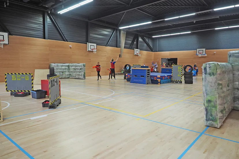 alkmaarse sportzaal omgetoverd tot nerf arena