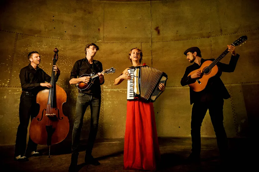 dark rosie 1 fotograaf erna faust