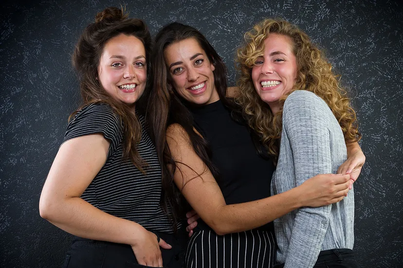 de gestampte meisjes foto door dennis van tergouw