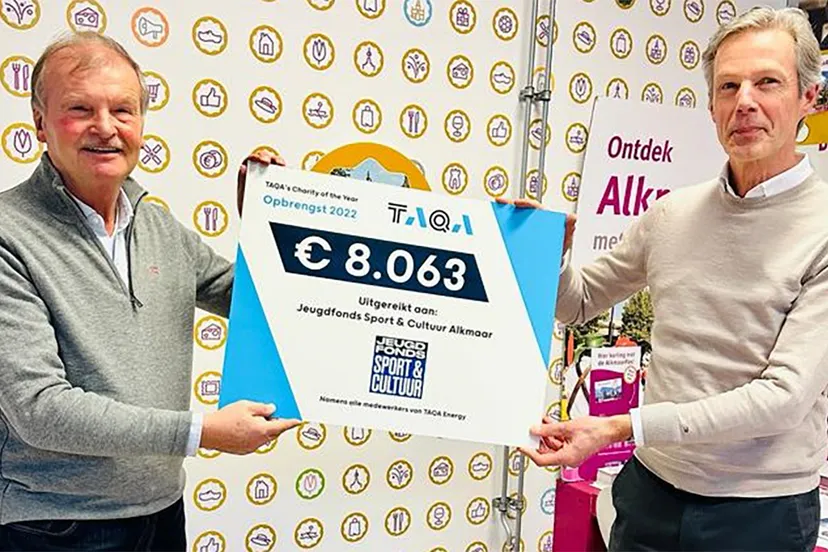 foto donatie jeugdfondssportcultuur en taqa wim van der ham en rene zwanepol