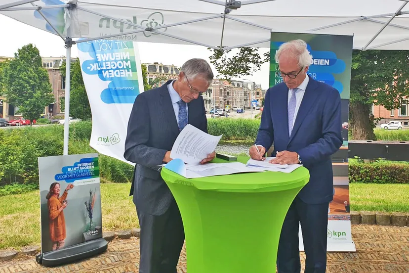 foto ondertekening samenwerkingsovereenkomst alkmaar