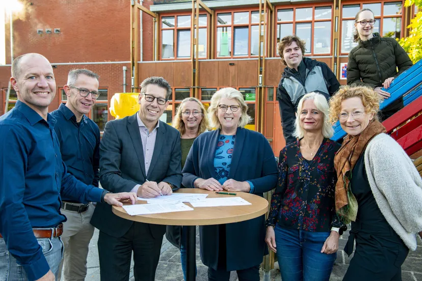 fotostudio natzijl ondertekening intentieovereenkomst multifunctionele accommodatie scaled 1