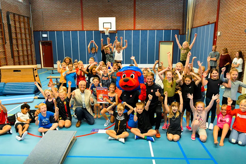 isabella maakt mooiste tekening voor achterzijde freddy fit boekje