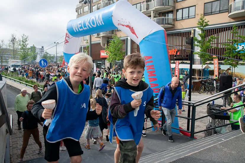 jongens met sinaasappels kopieren