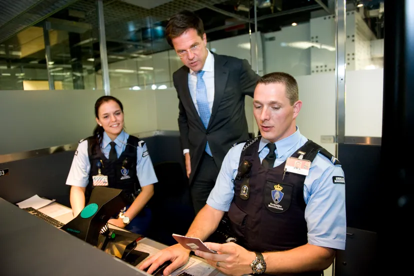 koninklijke marechaussee schiphol