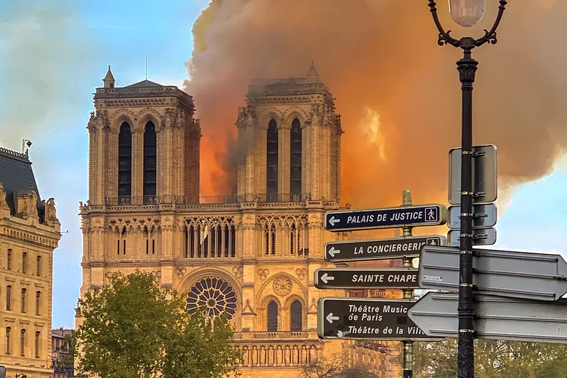 notre dame on fire 15042019 1