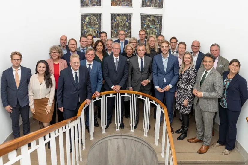 ondertekening overeenkomst schipholregio foto aangeleverd 1024x682 1