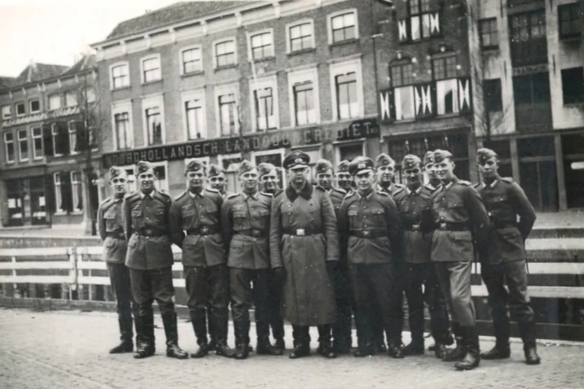 pb raa foto 2 duitse soldaten in alkmaar kopie